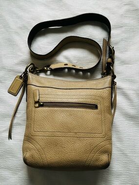 VINTAGE Coach 1999 Pebbled Leather Crossbody Bag in Tan